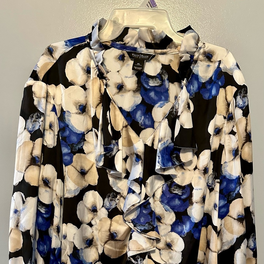 White House Black Market ruffle neck top size XL